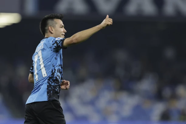 Fudbaler Napolija dobio BEZOBRAZNU PONUDU! "Only Fans" zvezda ga pozvala U TROJKU: Nije me briga da li je oženjen! (FOTO)