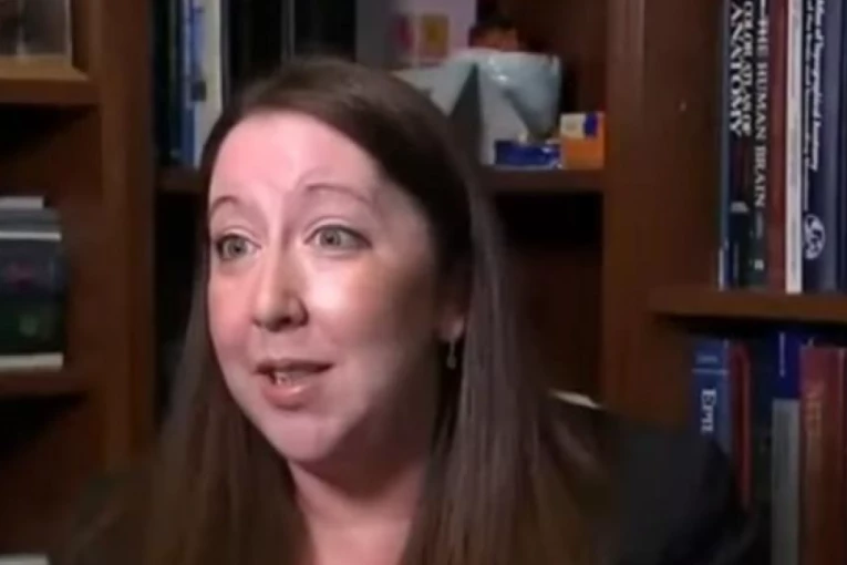 OTIŠLA DA JOJ OPERIŠU TUMOR NA MOZGU, ALI KAD SU JOJ LEKARI OTVORILI LOBANJU OSTALI U ŠOKU! Neverovatno šta je nađeno u glavi ove žene! SAD ŽIVA I ZDRAVA! (VIDEO)