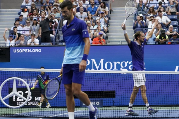 NIŠTA OD NASTAVKA ROLAN GAROSA: Želeo je trofej, a sada je IZBAČEN!