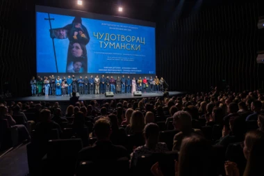 PREMIJERA FILMA ČUDOTVORAC TUMANSKI ODRŽANA JE SINOĆ U MTS DVORANI! Ovacije za glumačku i autorsku ekipu, puna sala i na drugoj projekciji filma! (FOTO)