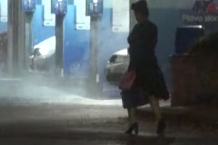 Saška Karan čeka taksi