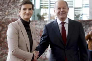 ANA BRNABIĆ STIGLA NA SAMIT U BERLIN: Dočekao je Olaf Šolc