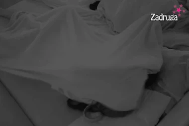 POSLE ŽUČNE SVAĐE, PALO VRELO POMIRENJE! Maja i Bilal se opustili ispod pokrivača pa zaboravili na sve probleme! (VIDEO)