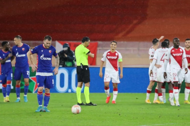 FOTO UBOD: Košarkaš crveno-belih se OPIJAO dok je gledao kako Zvezdini fudbaleri gube od Monaka
