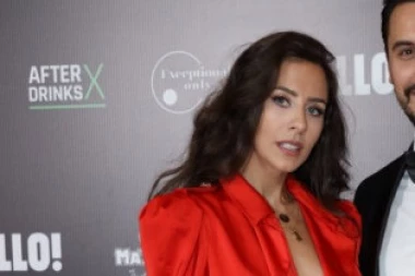 ISPOD MANTILA JE NOSILA SAMO GAĆICE! Ivana Dudić iznenadila nikad smelijim izdanjem: Glumica mamila uzdahe na crvenom tepihu! (FOTO)