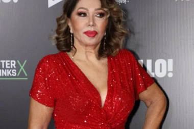 BOMBA! Neda Ukraden pokazala BIKINI ZONU, pevačica se skinula i otvorila sezonu golih nogu!