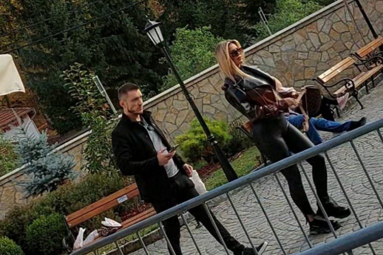 Ivana Nikolić sa nepoznatim dečkom