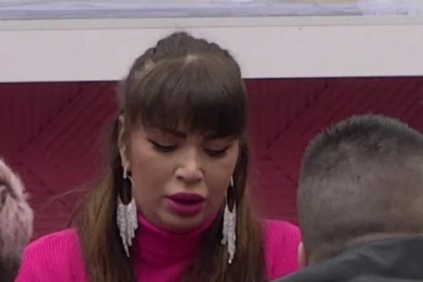 NIŠLIJKA POŠTO-POTO HOĆE DA SEDI NA TRI STOLICE: Miljana u 24 sata trojici izjavila ljubav, svima rekla: Tebe sam najviše volela