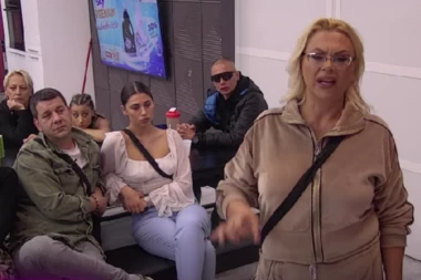 BUDALETINA KOJA TRAŽI TUĐU DECU! Marija URNISALA Marinkovića i njegovu devojku, pa ga optužila da muva Sanju Grujić! (VIDEO)