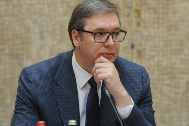 VUČIĆ SE VEČERAS OBRAĆA NACIJI: Građani Srbije će sve saznati tačno u 19 časova!
