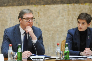 ZAVRŠENA HITNA SEDNICA VLADE : Predsednik Vučić se sastaje sa ambasadorima Kine i Rusije!
