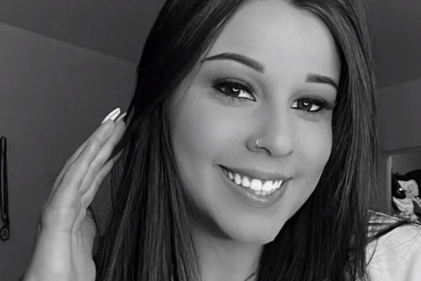 DA LI JE OVO NAJMANJI TRUDNIČKI STOMAK KOJI STE IKADA VIDELI? Pogledajte kako je devojka izgledala samo par dana pred porođaj! (FOTO)