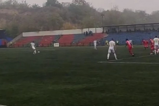 TREĆOM BRZINOM DO LIDERSKE POZICIJE: Traktoristi preslišali kruševačke Gumare u derbiju kola! (FOTO GALERIJA)