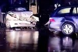 ŽESTOKA SAOBRAĆAJKA U IVANJICI: Izgubio kontrolu nad vozilom, izvalio banderu, pa se zakucao u  automobil (VIDEO)