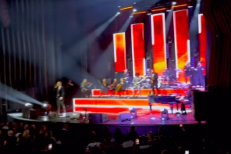 Ana Jovanović na koncertu Peđe Jovanovića