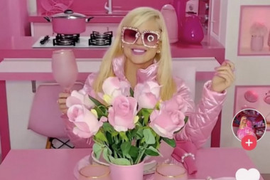 POGLEDAJTE NAJLEPŠU BARBI KUĆU! Sve je sama osmislila, svaki detalj je roze, čak se i kupa u pink boji! (FOTO/VIDEO)