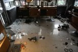 NE MOŽEMO NI DA ZAMISLIMO KO JE OVO MOGAO DA URADI! Prvi snimak i fotografije frizerskog salona na koji je bačena bomba! (FOTO,VIDEO)
