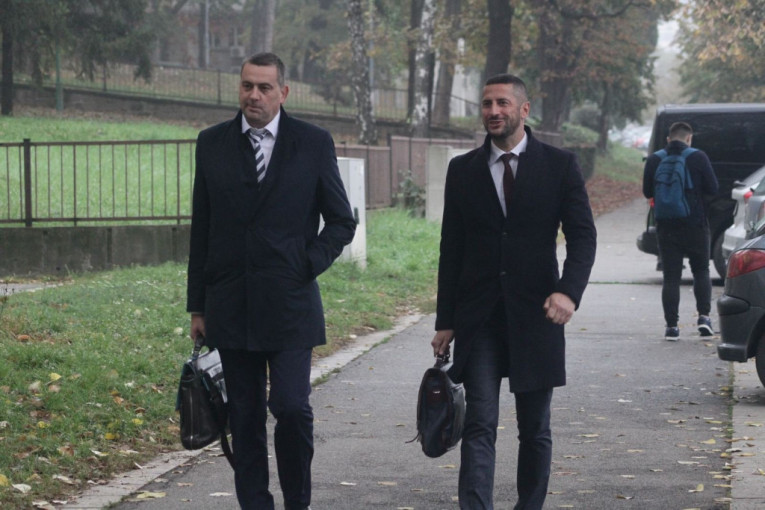 Dolazak advokata na suđenje