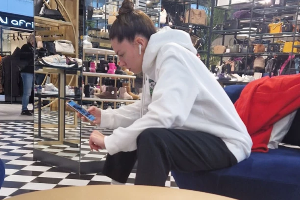 BAHATA SARA JO! Pevačica napravila neprijatnu scenu u radnji, KULIRALA radnicu sve vreme! (VIDEO)