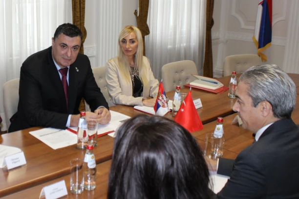 MINISTAR BASTA SA AMBASADOROM TURSKE: Razgovor sa Aksojem o investicijama u Srbiji!