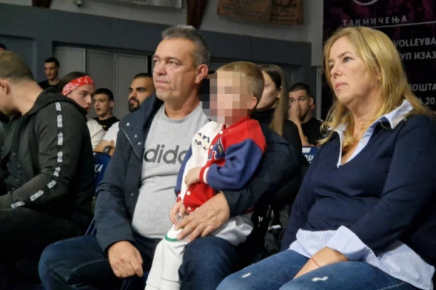 ŽELJKO RAŽNATOVIĆ ĆE IZ PRVOG REDA PRATITI OČEV MEČ: Veljko se večeras bori za titulu! (VIDEO)