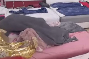 ŽESTOKA AKCIJA MAJE I BILALA TOKOM LAJVA: Zadrugari nisu marili što ih gledaju MILIONI, prepustili se strastima! (VIDEO)