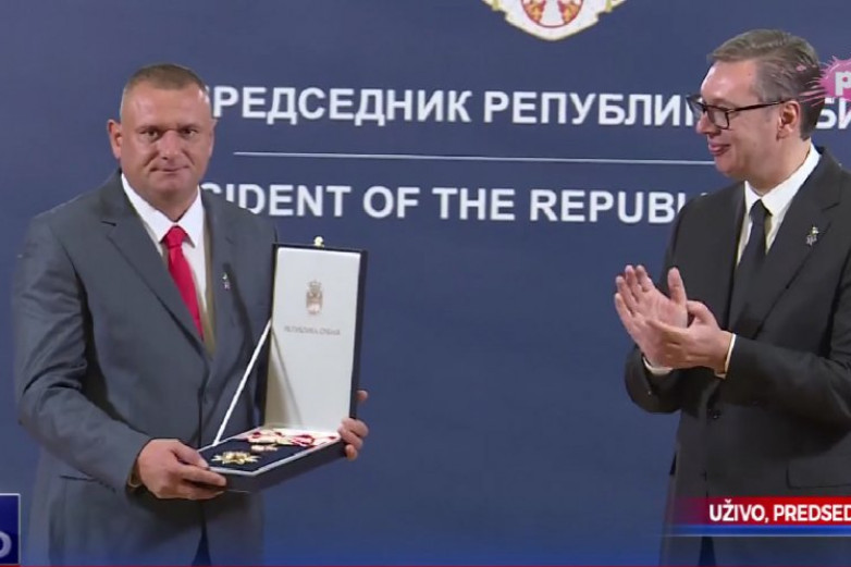 Vučić dodelio orden Đuriću