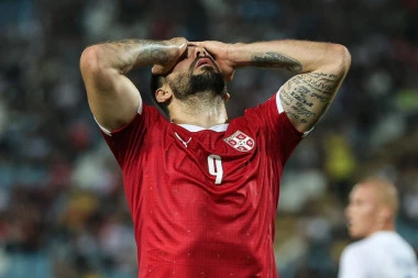 IZUSTIO SAMO TRI REČI: Aleksandar Mitrović napustio trening reprezentacije