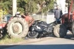 STRAVIČNA NESREĆA U VELIKIM CRLJENIMA: Motociklista ozbiljno povređen - u teškom stanju prebačen u bolnicu!