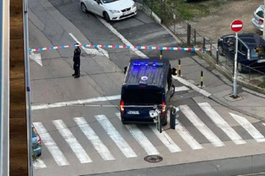 DEJAN (18) UPUCAN U SUKOBU NAVIJAČA?! Policija iznela nove detalje o motivu pucnjave u Beogradu, traga se za napadačem koji je ispalio hice u Požeškoj!
