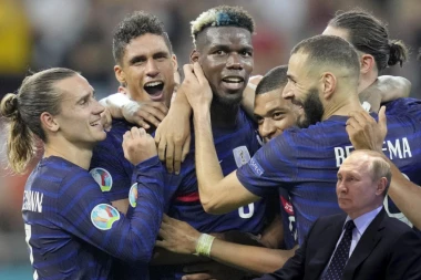 Reprezentativci Francuske skandirali Putinu (VIDEO)