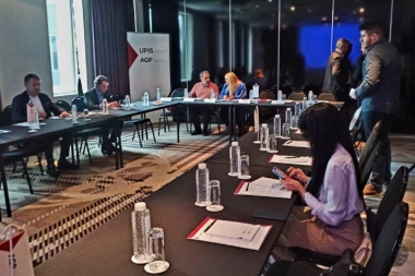 APEL "SOLIDARNOSTI ZA DECU": Sprečiti zloupotrebu dece u političke svrhe!