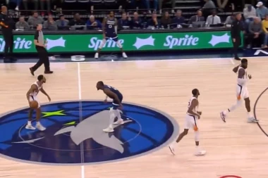 URNEBESNO: NBA zvezda napravila NAJSMEŠNIJI potez godine! (VIDEO)