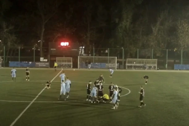 LOPTOM NOKAUT U GLAVU: Sudija će ovaj meč pamtiti do kraja života! (VIDEO)