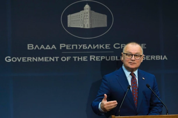 MINISTAR GORAN VESIĆ: Devet visećih mostova za rušenje, a 19 opština od njih 145 nije dostavilo izveštaj!