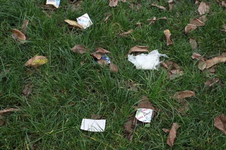 Bačeni omoti od prezervativa