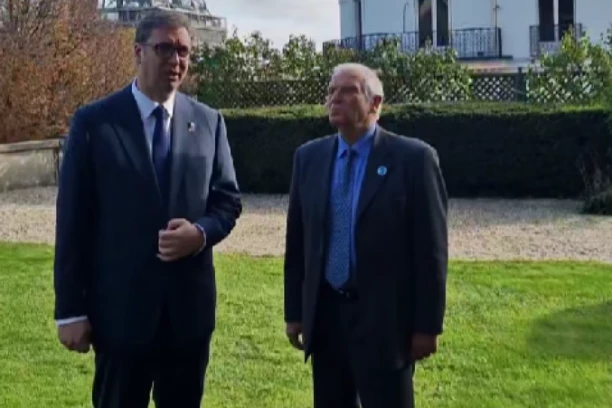 VUČIĆ NA RADNOM RUČKU SA BORELJOM I LAJČAKOM!