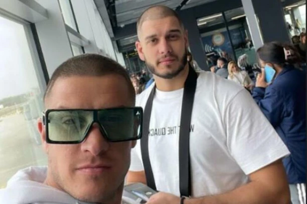 DEJAN DRAGOJEVIĆ SLETEO U SRBIJU, A NA AERODROMU GA SAČEKALA ONA: Aleksandra ni ne sluti šta se dešava napolju! (FOTO)