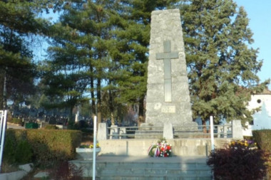 ZBOG OVE GRAĐEVINE SVI ZNAJU GDE JE ČAČAK: Jedinstven spomenik NA SVETU gde počivaju ostaci ratnika (FOTO)