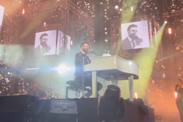 KONCERT PETRA GRAŠA: Pevač oduševio publiku u punoj Štark Areni! (VIDEO)