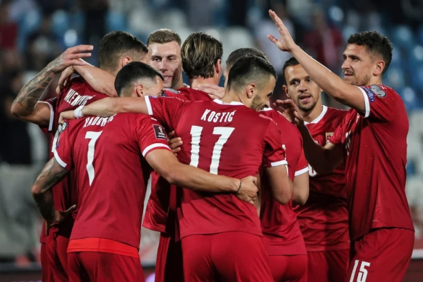 SVI PRIČAJU O MITROVIĆU I VLAHOVIĆU: Pokazao je u Norveškoj i dresu velikana, da li će on biti JUNAK iz senke Orlova u Kataru?