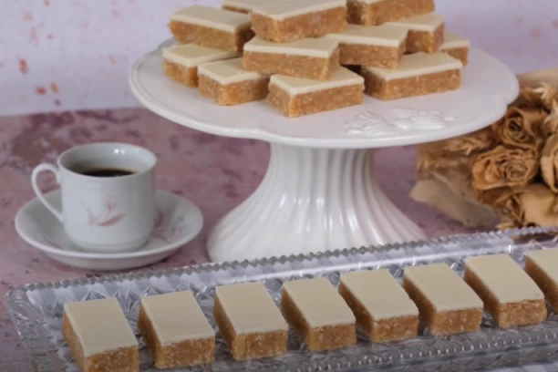 BELA BAJADERA SA KOKOSOM: Sitni kolač provereno dobar!