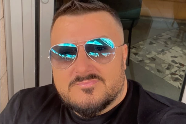 TUGA U PORODICI NAŠEG PEVAČA! Zvezda Granda se POTRESNIM rečima oprostila od rođenog brata: "Zauvek ćeš biti u mom srcu" (FOTO)