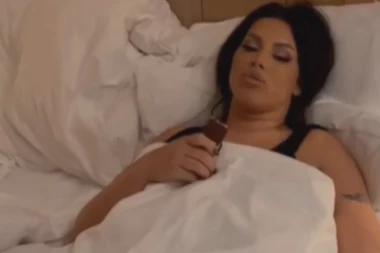 SEKA ALEKSIĆ PRIMLJENA U BOLNICU: Pevačica u postelji zapomaže na sav glas, otkriven uzrok BOLOVA!