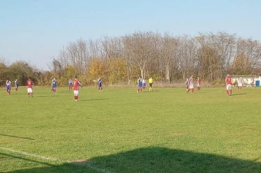 PUKLA PETARDA: Crvena zvezda demonstrirala silu - mreža fenjeraša napunjena do vrha! (FOTO GALERIJA)