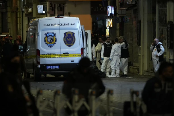 BILI SMO NA MESTU GDE JE EKSPLODIRALA BOMBA! Grupa naših turista stigla iz Turske u Srbiju!