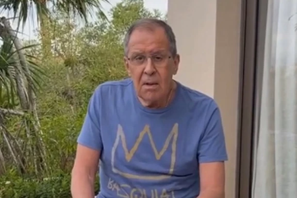 ŠTA JE TO NA RUCI SERGEJA LAVROVA? Gore društvene mreže, razvila se oštra polemika! Oglasila se i Zaharova (FOTO)