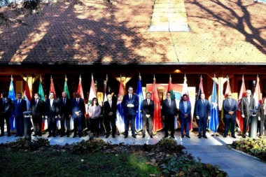 NASTAVLJAMO TRADICIJU DOBRIH ODNOSA SA ZEMLJAMA AFRIČKOG I AZIJSKOG KONTINENTA! Predsednik priredio svečani ručak za ambasadore: Predočio sam im situaciju na KiM! (FOTO)