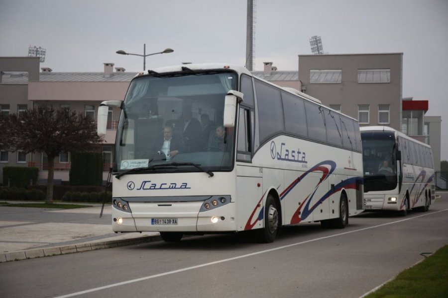 Autobus sa fudbalerima Srbije