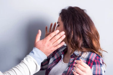 OTAC I RANIJE ZLOSTAVLJAO DEVOJČICU U LAZAREVCU! Nije imala kome da se požali, jer ju je  majka napustila!